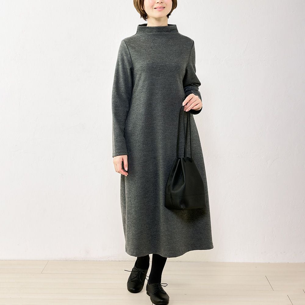 圧縮ウール モックネックワンピース 圧縮ウール モックネックワンピース